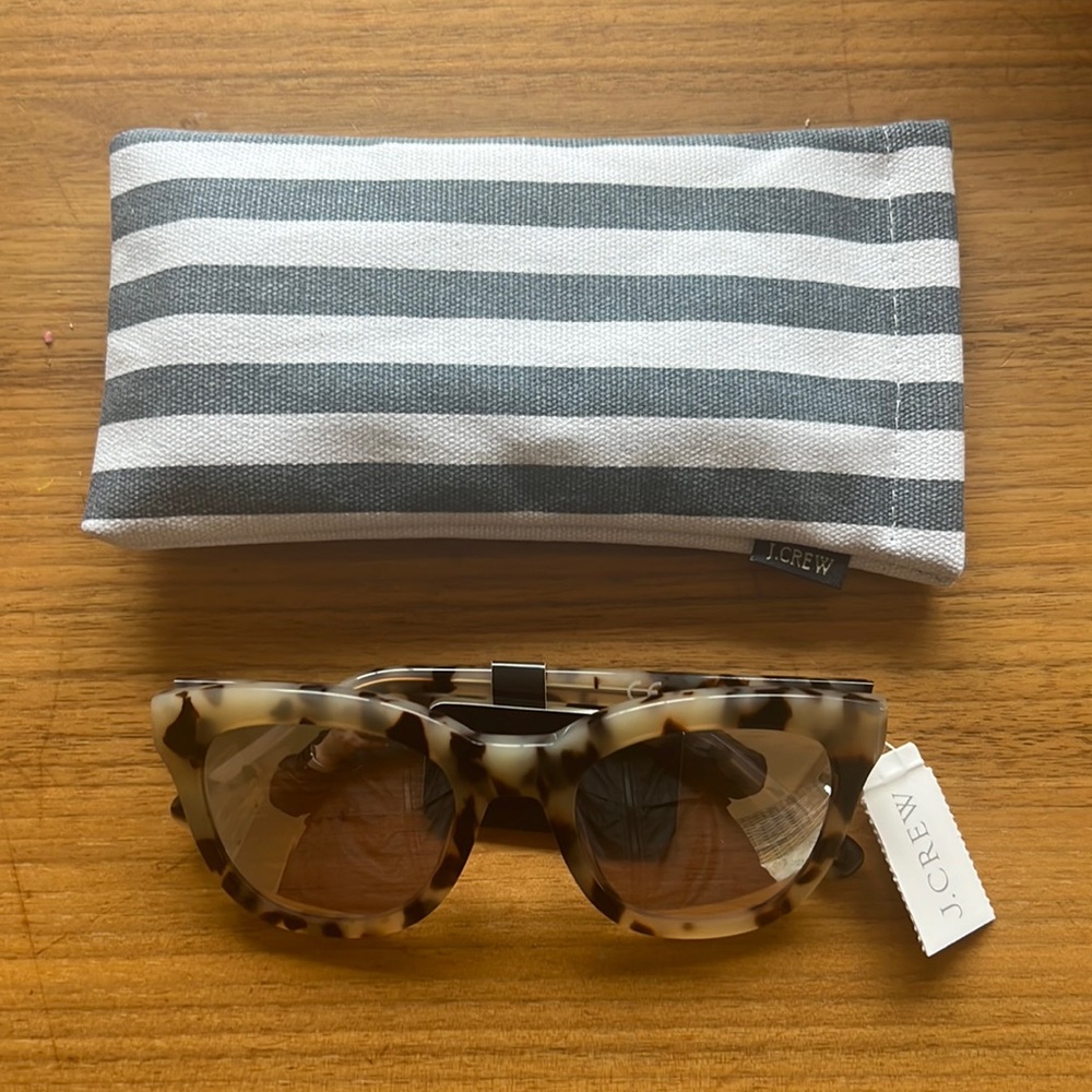 NWT Cream Tort. Pink Oversized Cabana Sunglasses